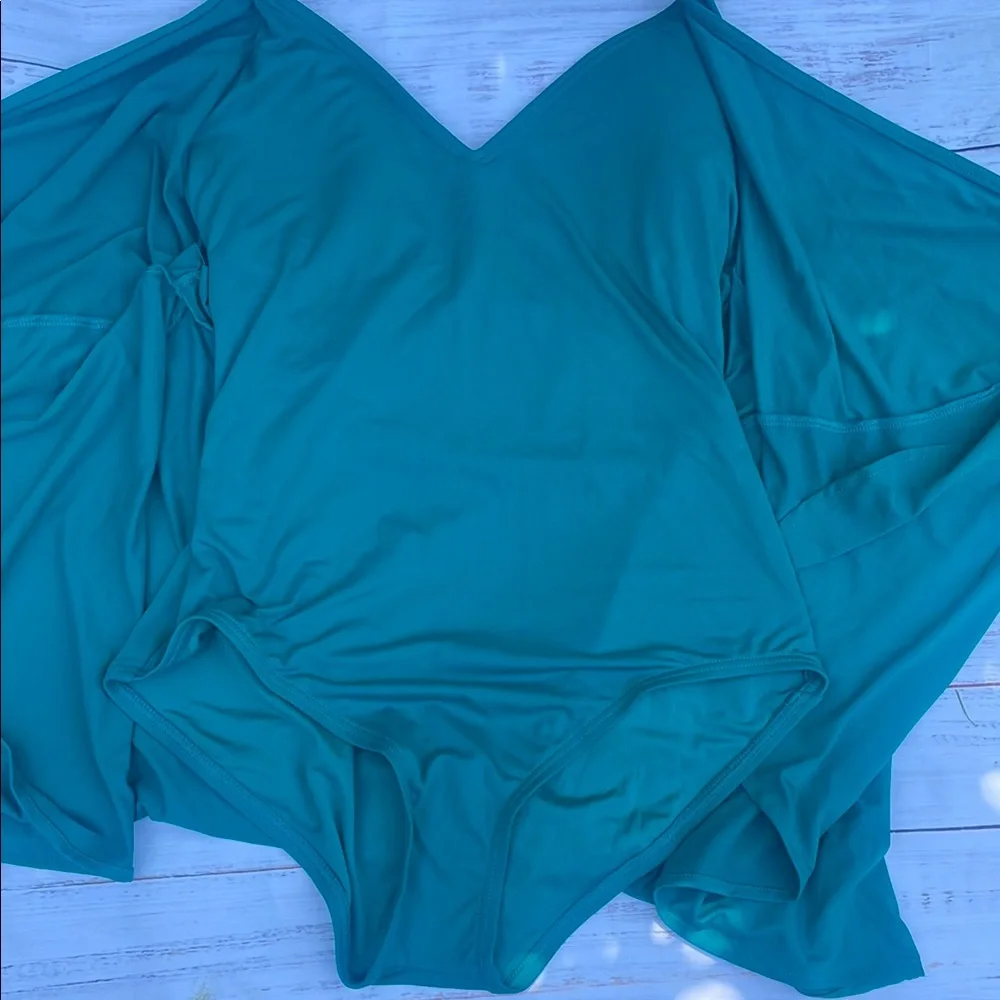 Vince Camuto Turquoise Fabric with Gold Accent Size 10